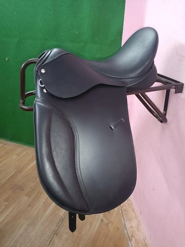 Selle cuir dressage noir - en,