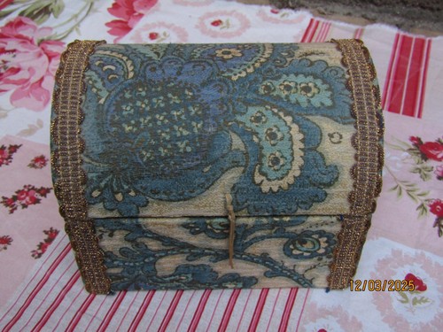 Boite ancienne forme coffre - boite, en