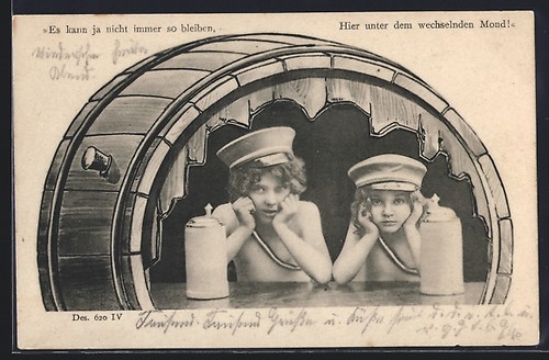 Jeunes étudiants avec chope - jeunes,