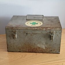 Ancienne trousse de secours boîte à pharmacie en métal Caisse Assurance Nantes