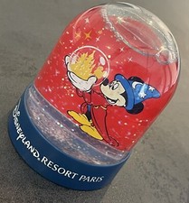 Vintage Disneyland Resort Paris Mickey Statuette Snowball Statuette