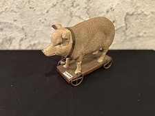 Figurine Décorative Porc Sur Roues Charette