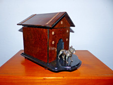BOITE  A MUSIQUE COFFRET A CIGARETTES EN FORME DE NICHE A CHIEN CIRCA 1890
