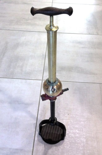 Ancienne pompe eau - ancienne,