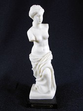 FIGURINE STATUETTE