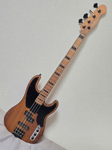 Guitare basse personnalisée