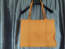 grand sac à main Tenris couleur orange 38x29x10cm hauteur des anses 29cm tbé