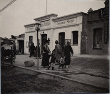 China, Beijing, in the street, Manchurian woman, vintage print, ca.1910 print v print