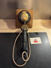 Téléphone mural ancien