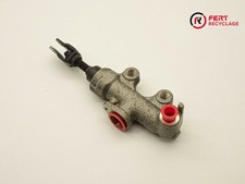 Maître cylindre frein