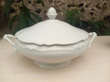 Belle soupière en porcelaine