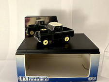 UNIVERSAL HOBBIES - LAND ROVER SERIES III 88 PICKUP GREEN 1:43