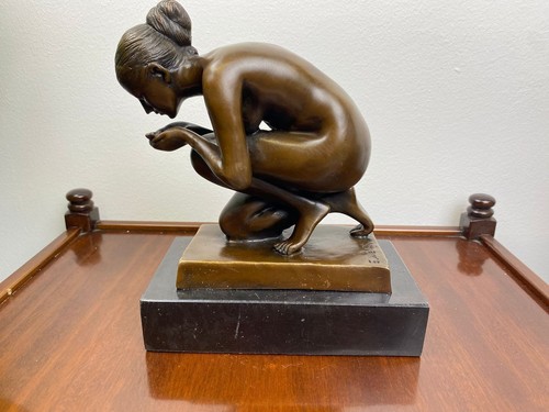 Sculpture bronze une - en, d'une