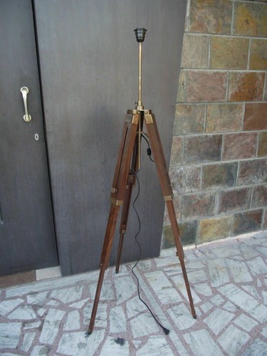 Ancien lampadaire trépied - lampadaire,