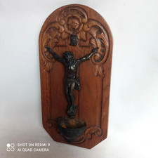 Ancien bénitier / crucifix mural en chêne sculpté fin XIXe début XXe siècle