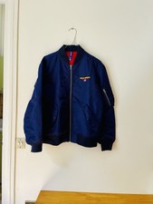 Veste bleue réversible rouge