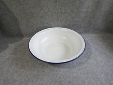 ancienne bassine en tôle