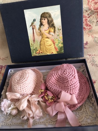 Lot deux petits chapeaux - deux,