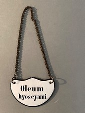 ANCIENNE PETITE PLAQUE ÉMAILLÉE DE FLACON À PHARMACIE AVEC CHAINETTE XIX S