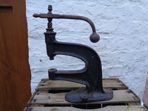 Ancienne presse oeillet - ancienne,