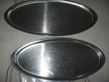 2 plats de service en inox