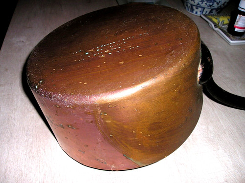 Grande casserole ancienne - grande, en