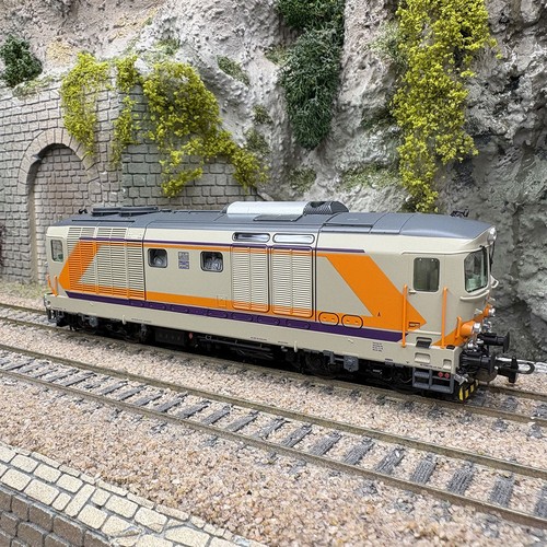 Locomotive diesel 445 - locomotive,