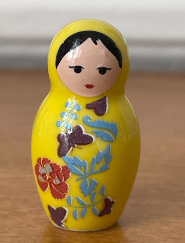 Fève poupée russe jaune - fève,