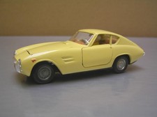 Politoys M 528 Fiat 1500 GT Ghia yellow with extra driver made in Italy NM+