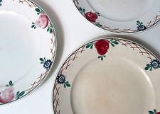 3 anciennes assiettes plates