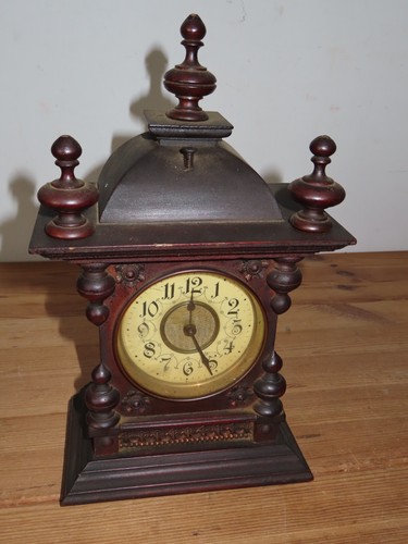 Petite pendule ancienne - ancienne, en