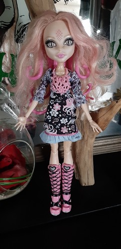 Poupée monster high vipérine - poupée,