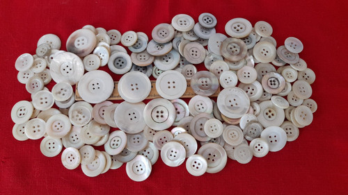 Lot boutons anciens nacres - de,