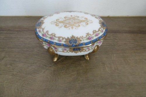 Ancienne bonbonnière boite - , a