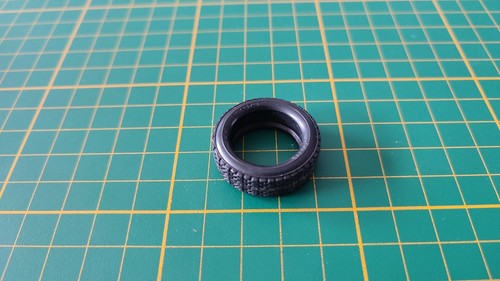 Pneu seul pièce miniature