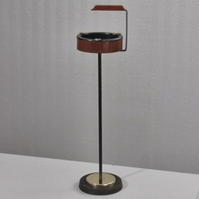 Cendrier moderniste sur pied