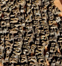 Lot de caractères à dorer
