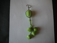 PORTE CLÉ PASSEMENTERIE MAROCAINE GROSSE BOULE AVEC 4 PETITES BOULES VERTES