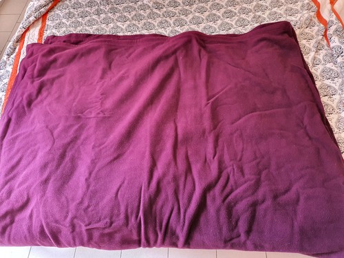 Couverture polaire bordeaux - couverture,