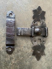 Ancien verrou en fer forgé