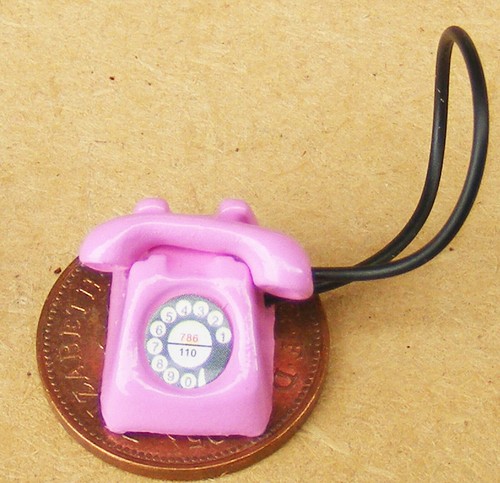 Maison poupée téléphone - de,