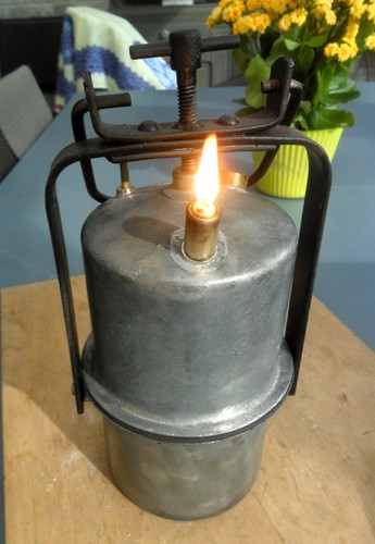Lampe carbure acetylene - a,