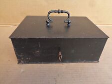 Ancien coffre-fort portable