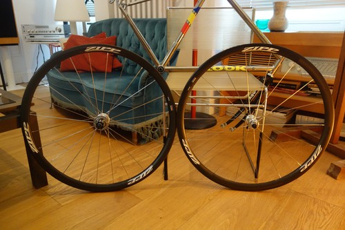 Paire roues pour boyaux - de,