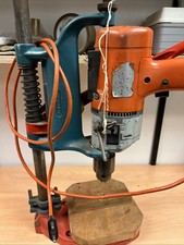 Perceuse Black Et Decker 230 Volts Avec Support Et Guidage