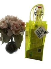 Ice Bag & Sa Bouteille Jaune