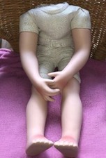 Corps de poupée debout et