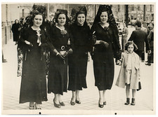 Spain, Young Madrid in Mantilla Vintage Silver Print. c&#039;is the Game