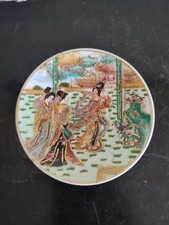 Petite soucoupe en porcelaine