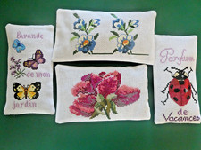 LOT DE 4 COUSSINS DE  LAVANDE BRODES MAINS POUR PARFUMER VOS ARMOIRES   (M360)